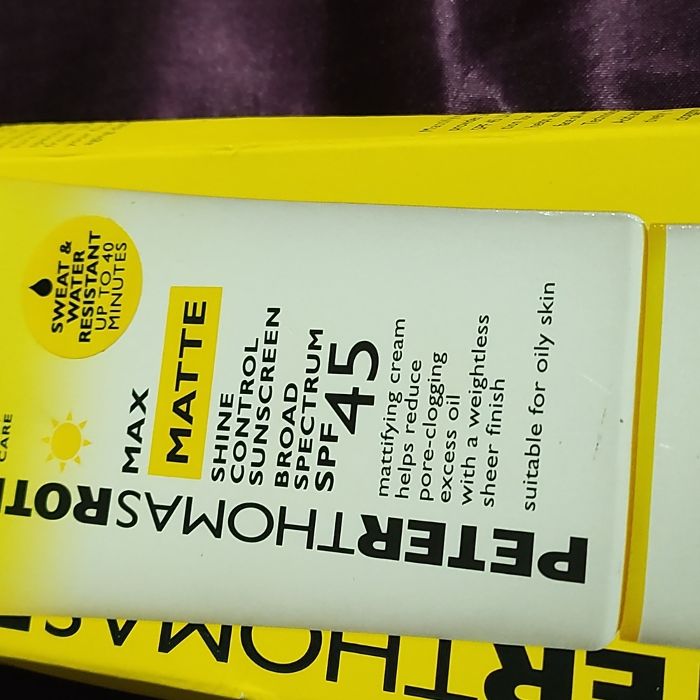 Peter Thomas Roth max matte sunscreen - Picture 2 of 6